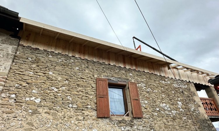 Création d'une trémie d'escalier planché en bois et volige à Saint André en Royans